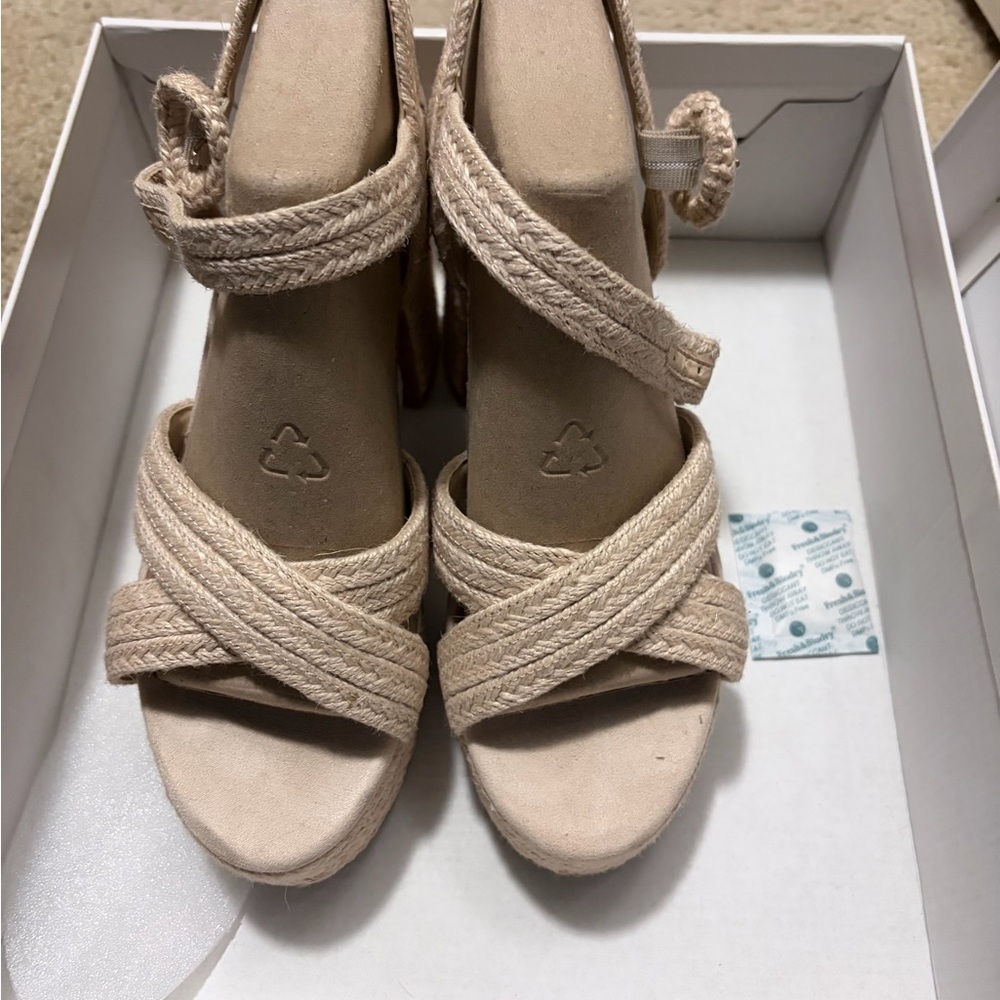 Chelsea & Violet Wedges - Picture 4 of 8